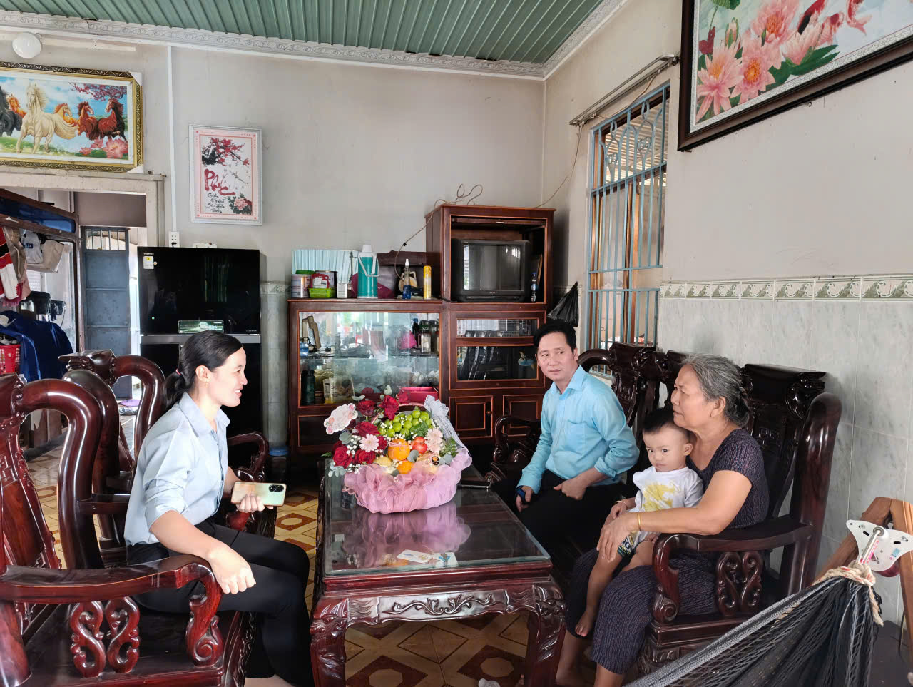 Thăm cựu giáo chức nhân ngày Nhà giáo Việt Nam